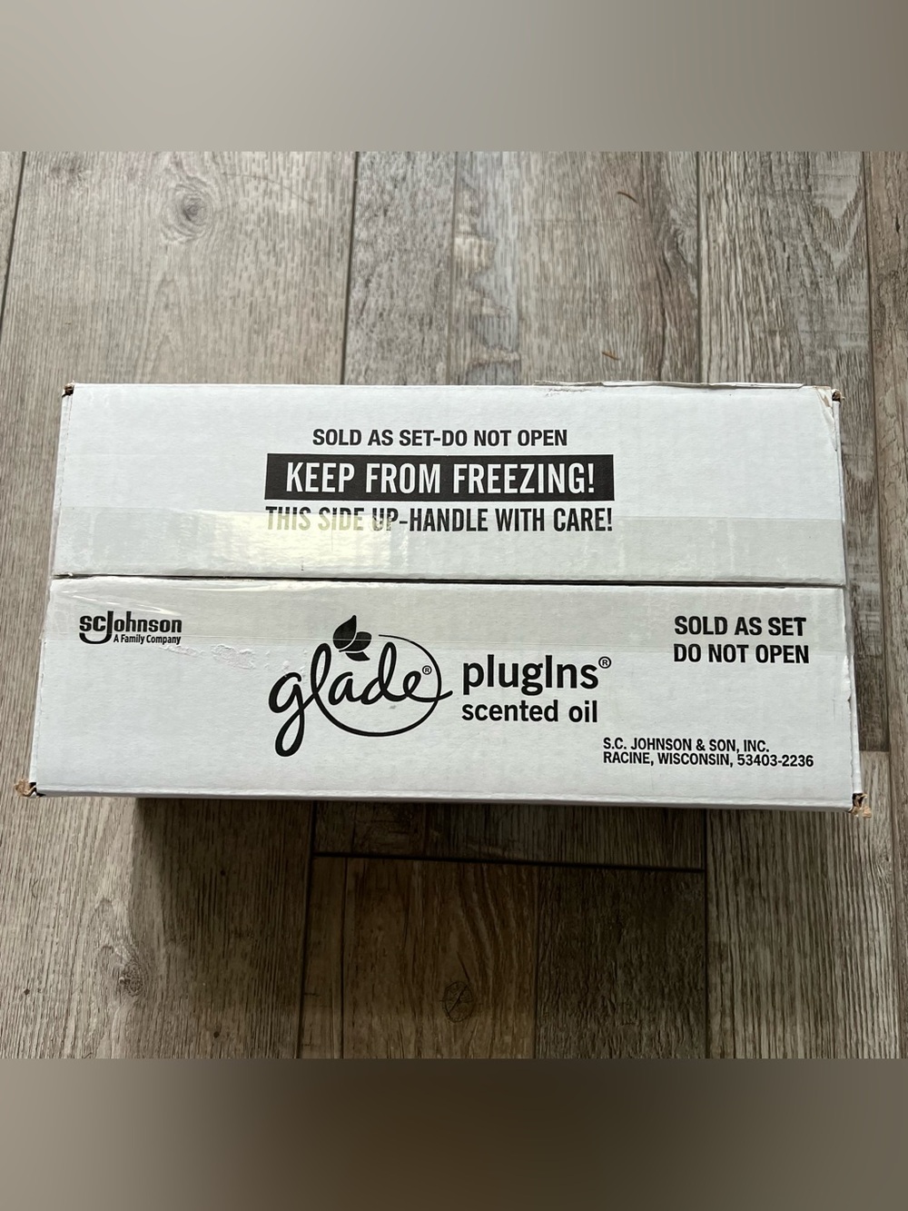 NIB Glade PlugIns Scented Oil Refills, Cashmere Woods, 9 refills